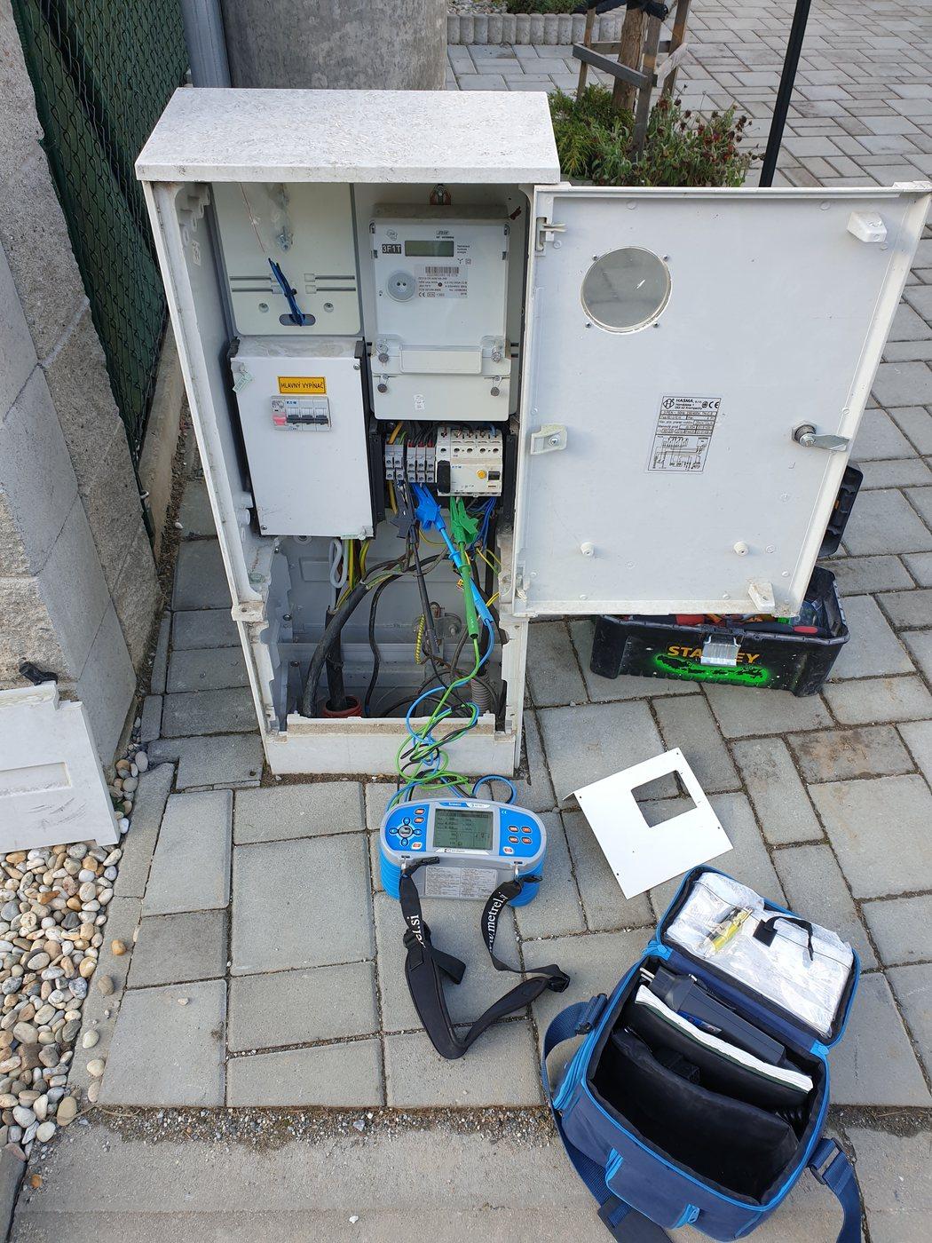 Servisné meranie a práca pri elektrickej skrini